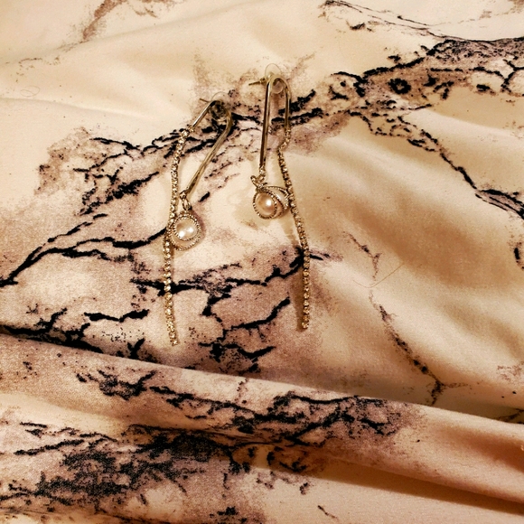 Earings - Picture 1 of 1